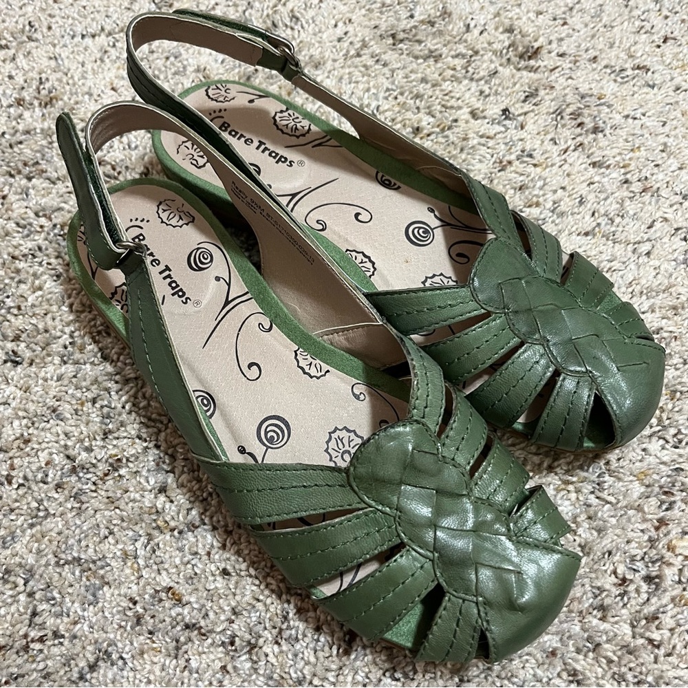 BareTraps Green Leather Sandals Size 9.5 10 *read*